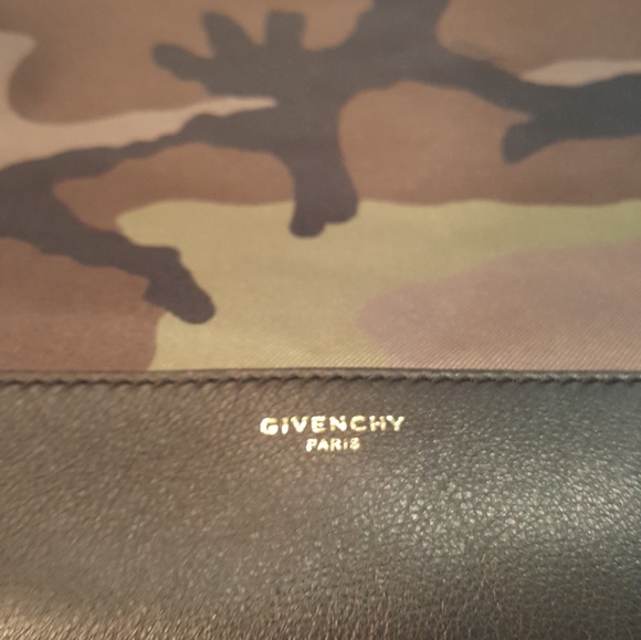 Givenchy - Picture 5 of 8